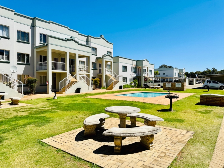 2 Bedroom Property for Sale in Kannoniers Park North West